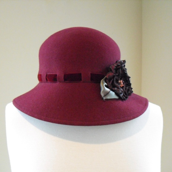 1990s Wine Felt Hat Trimmed w/Velvet Ribbon & French Ribbon Flowers by Toucan main image 5